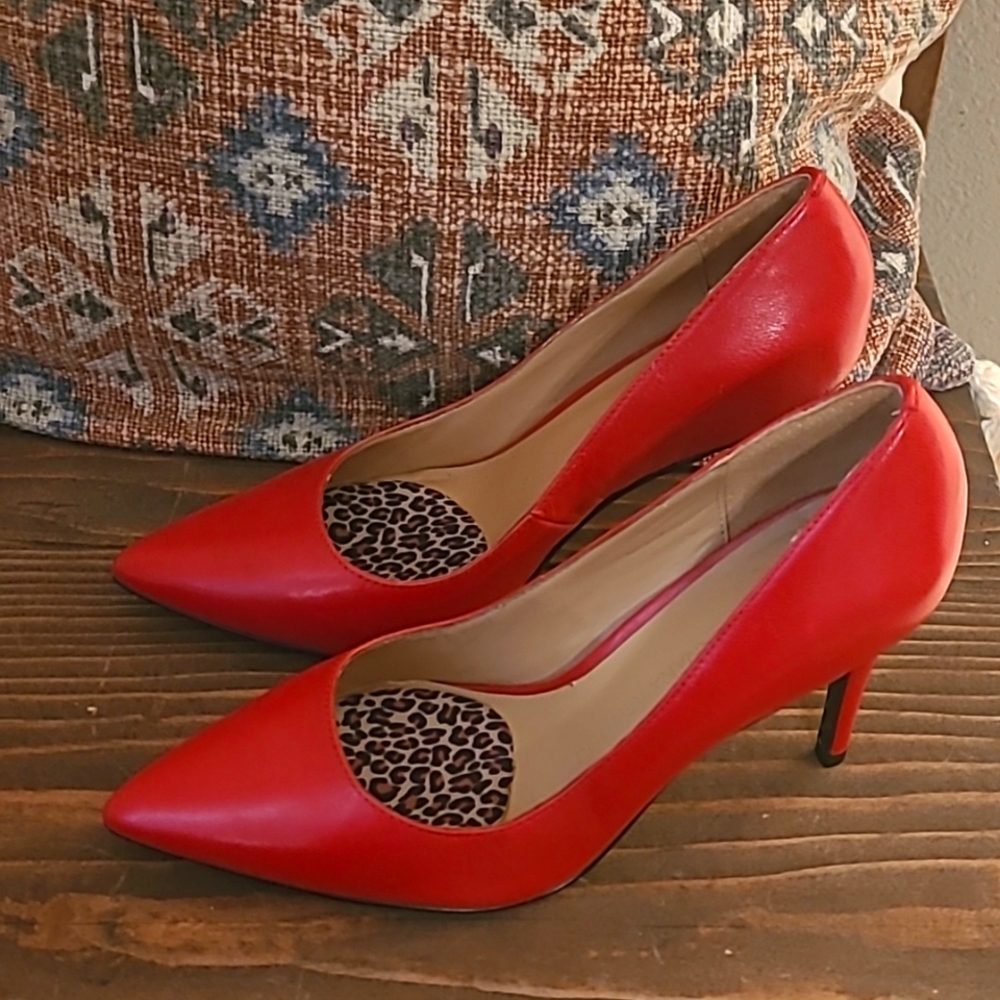 Banana Republic size 7 red 3 inch heels 👠